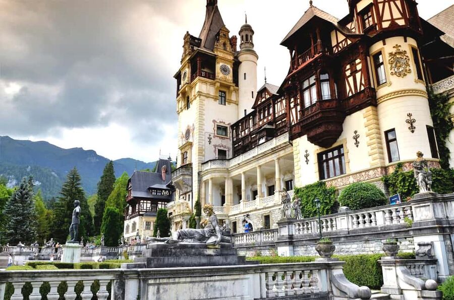 1-Day Guided Tour: Bucharest-Peles, Dracula Castle & Brasov - Pickup options in Bucharest, and what that means for convenience