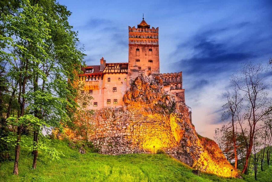 1-Day Guided Tour: Bucharest-Peles, Dracula Castle & Brasov - Peleș Castle, what makes it different and why it fits a guided tour