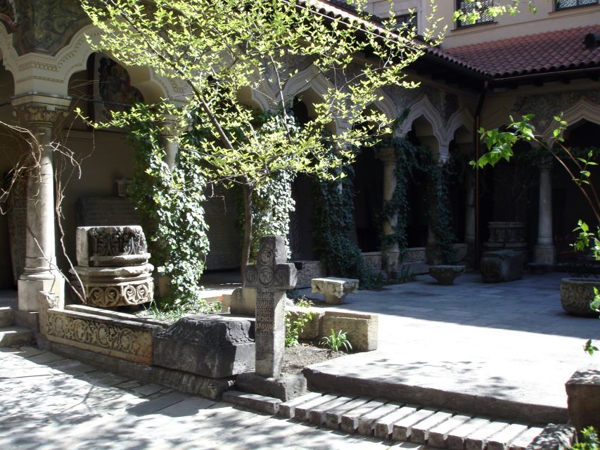 Best of Bucharest: Private Walking Tour - How the guide makes Bucharest feel understandable
