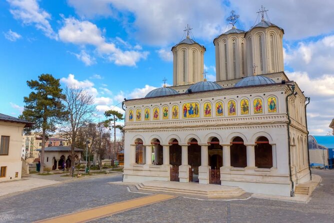 Best Walking Tour of Bucharest's City Center - 2.5 hours - Byzantine Old Town mode: Stavropoleos and St. Dumitru Posta