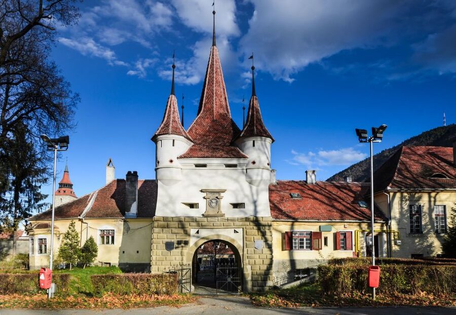 Brasov: Candlelight Tour of Medieval Architecture - Weaver’s Bastion, the Synagogue of 1901, and Rope Street