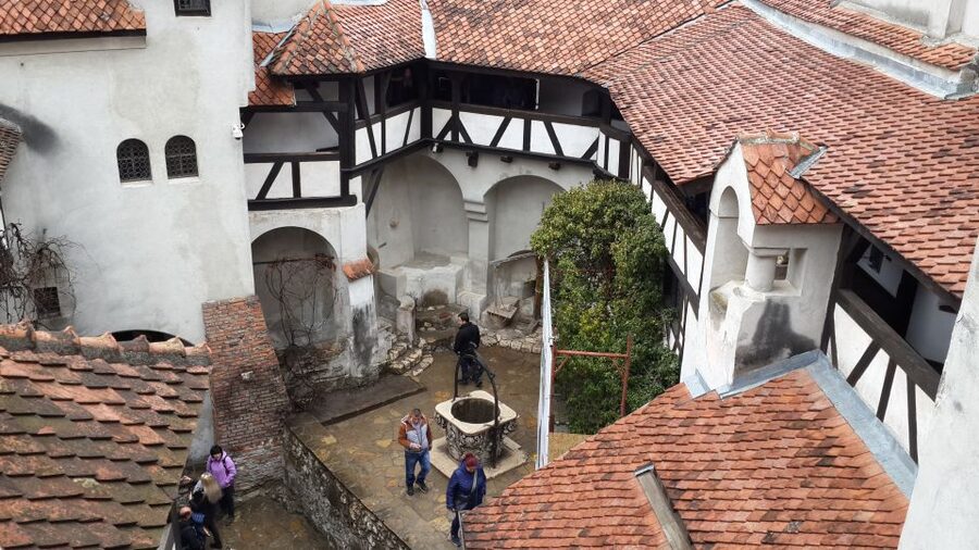 Brasov: Peles Castle, Bran Castle & Rasnov Fortress Day Tour - Small-group castles from Brașov: why this format works