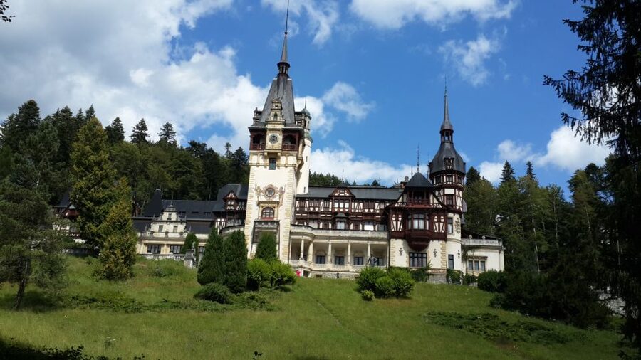 Brasov: Peles Castle, Bran Castle & Rasnov Fortress Day Tour - Sinaia Monastery: the calm, architectural break