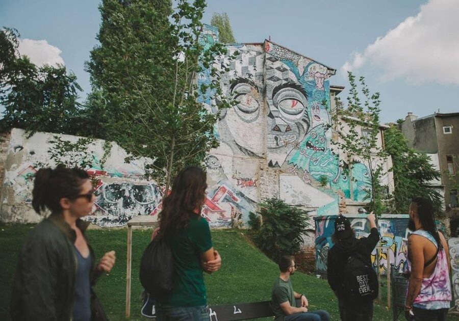 Bucharest Alternative Walking Tour - Getting Started at Piata Romana, With a Hot Snack
