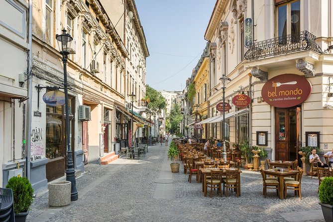 Bucharest by bike - Revolution Square, then King Michael I Park for a breather