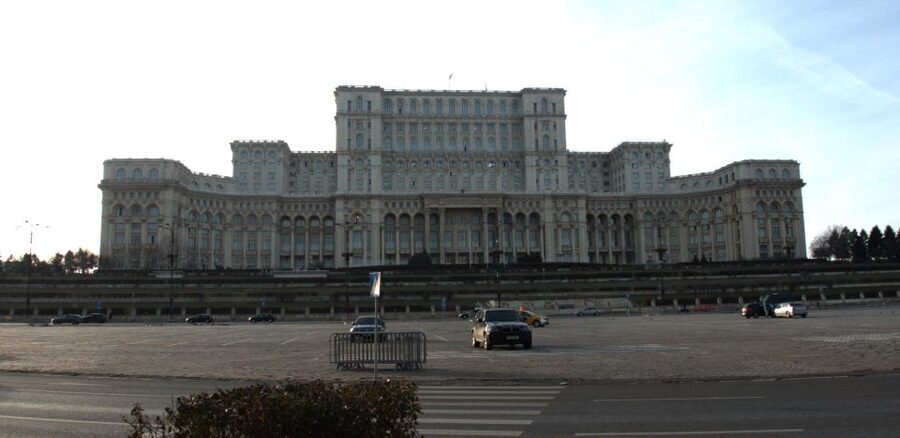 Bucharest by car - full day 'stop and visit' experience - Bellu Cemetery and the Tomb of the Unknown Soldier: where memory becomes real