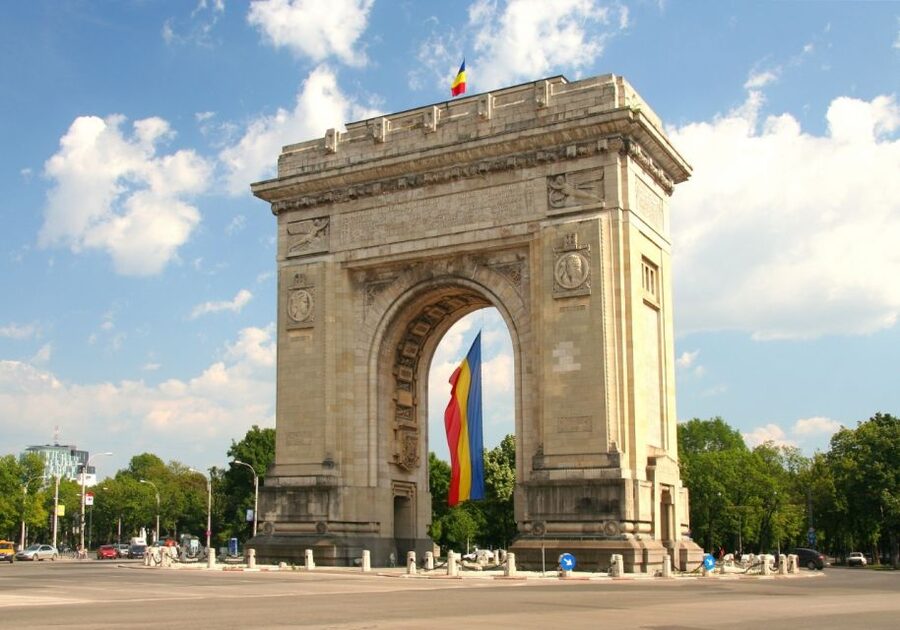 Bucharest City Tour and Wine Tasting - Piata Unirii, University Square, and Romana Square: city life in pieces