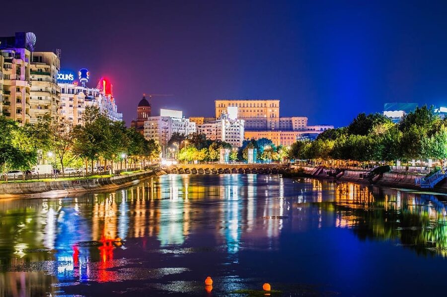 Bucharest city tour by car - Triumphal Arch and Revolution Square, A Clean Route Through Key Eras