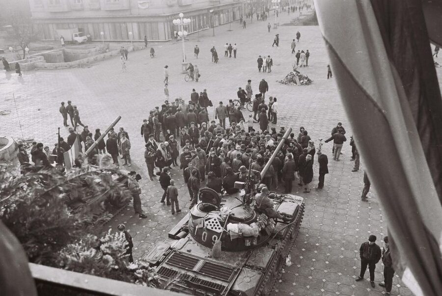 Bucharest Communism: From Lenin to Ceausescu - Revolution Square: the end of the line for Ceausescu