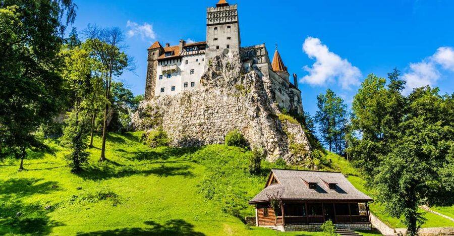 Bucharest: Day Trip to Dracula Castle, Peles Castle & Brașov - Peleș Castle in Sinaia, royal beauty with a practical timing strategy