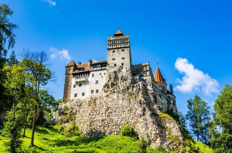 Bucharest: Dracula Castle, Peles Castle & Brasov Guided Tour - Brașov historical center walk: Council Square and the Black Church area