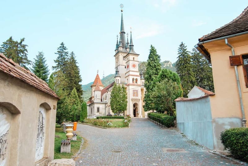 Bucharest: Dracula's Castle, Peleș Castle & Brașov Day Trip - Bran Castle and Vlad vs Dracula: where the story turns physical