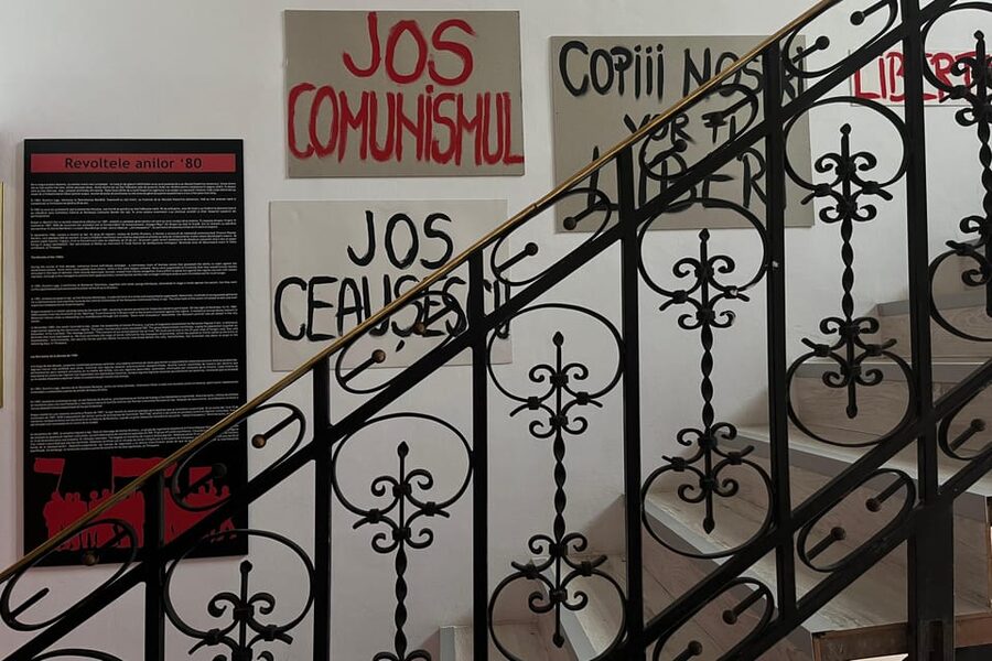 Bucharest: Entry ticket at the Museum of Communism - The small museum question: how to get the most from a compact visit