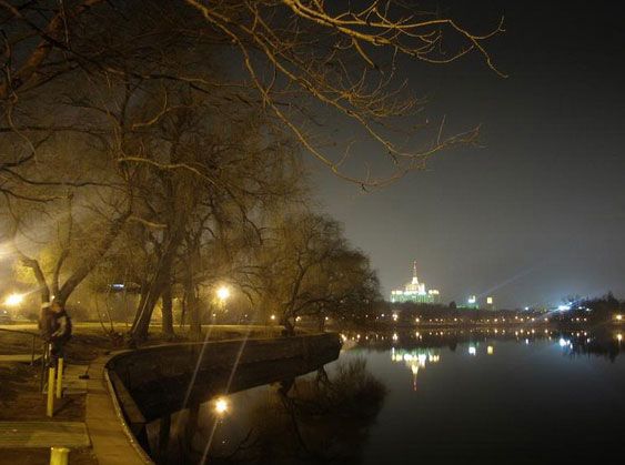 Bucharest Evening Tour and Traditional Dinner - Palace of Parliament and the big monuments: why the night views hit different