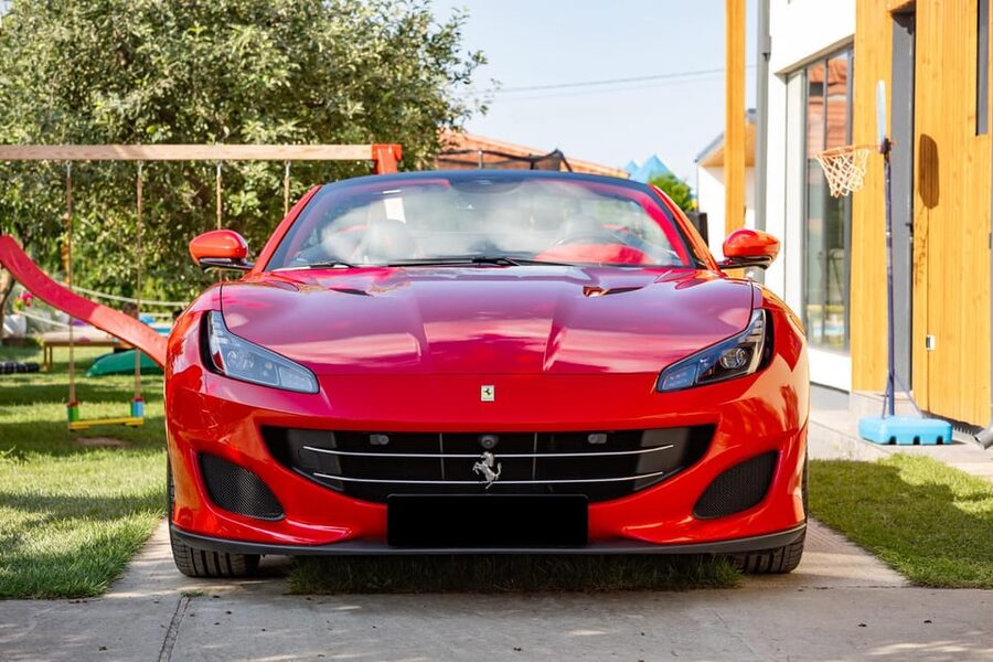 Bucharest: Ferrari Driving Experience - SHORT 10min - Meeting Up at Piața Constituției, Spotting the Car Fast