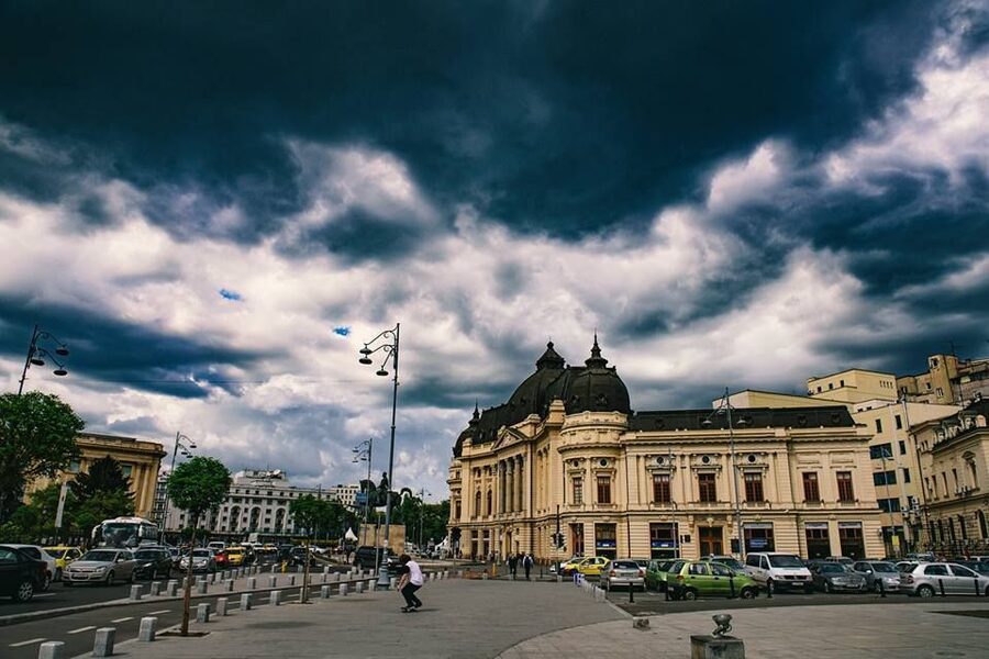 Bucharest: Half Day Bike Tour - Getting Started by Hanu’ Berarilor, the easy meeting point