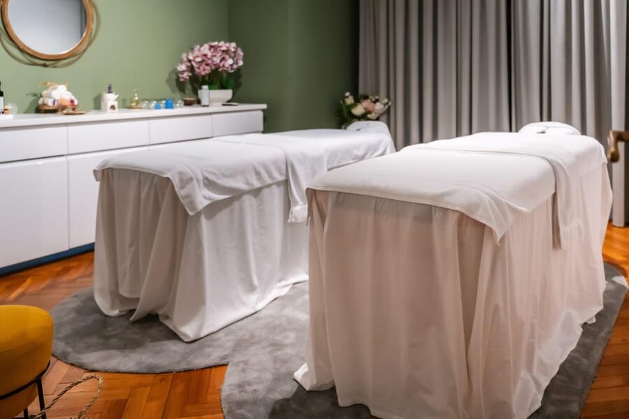Bucharest: Harmony Wellness Center Massage Treatments - Choosing the Right Massage: Relaxing vs. Therapeutic vs. Deep Tissue