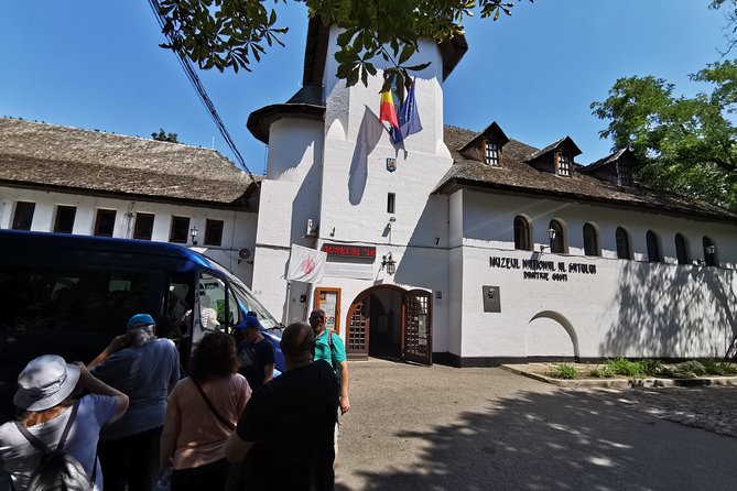 Bucharest Highlights Half-Day City Tour with Pickup - Price and logistics: what you are actually paying for