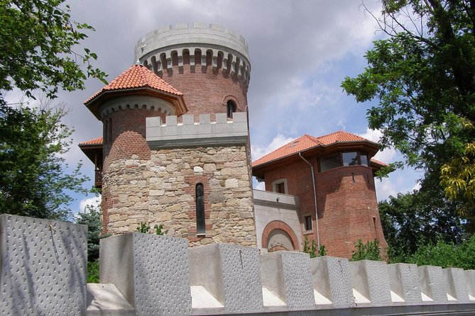 Bucharest Layover Tour (6 - Hour Private City Tour Between Flights) - The boulevards route: major landmarks, fast context