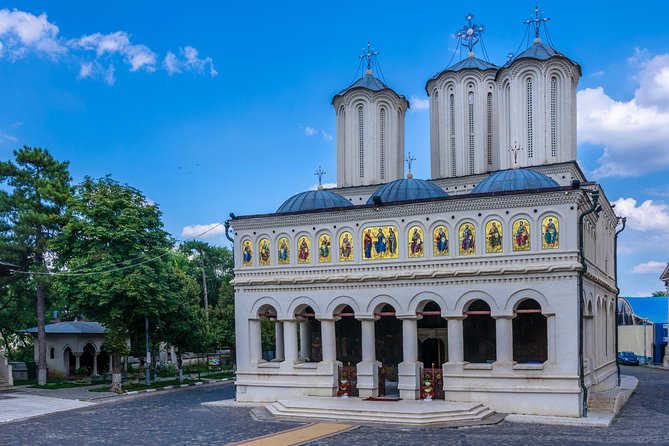 Bucharest Must See Walking Tour - BNR Palace and Stavropoleos Monastery for architecture lovers