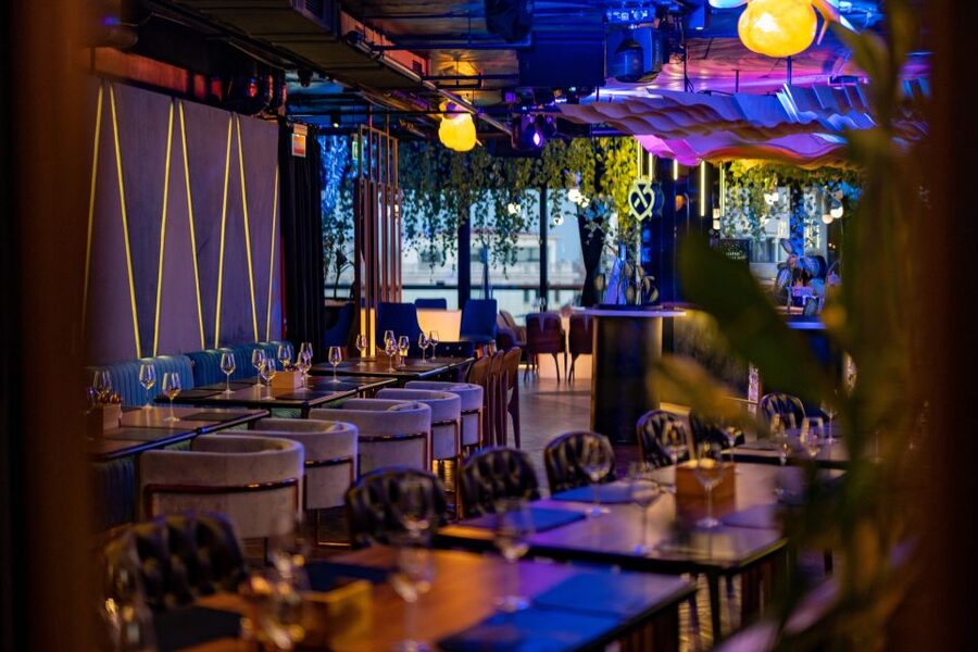 Bucharest: Night Life Tour - The Classy to Street Pub Shift, and How Your Night Changes