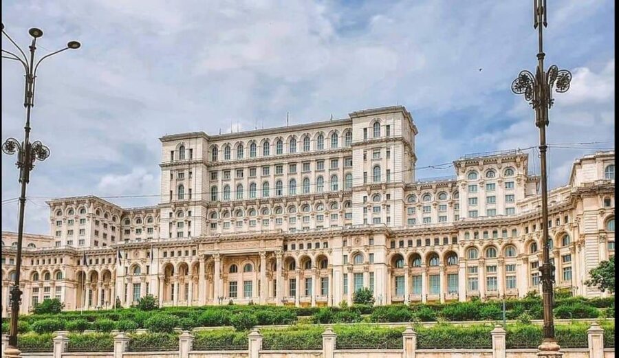 Bucharest Panoramic City Tour & Street Food - Key Things That Make This Tour Work