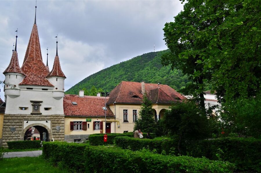 Bucharest: Peles Castle, Dracula's Castle and Brasov Tour - Brasov on Foot: Old Saxon Streets and the Black Church