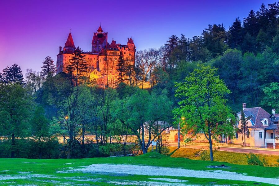 Bucharest: Peles & Dracula's Castle and Brasov Full-Day Trip - Peles Castle in Sinaia, the moment the day turns magical
