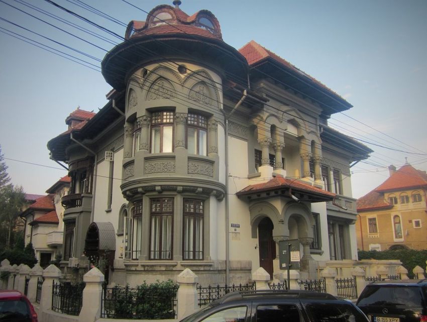 Bucharest: Private Three Neighborhoods Tour by Vintage Car - Stop-by-Stop Itinerary You’ll Actually Feel During the Ride