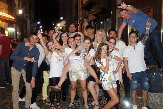 Bucharest Pub Crawl in the Old Town - The middle of the crawl: what each stop is like when music turns up