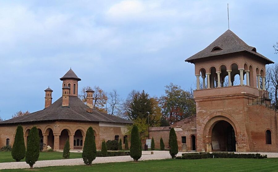 Bucharest Sightseeing Tour - Revolution Square, then history on your feet