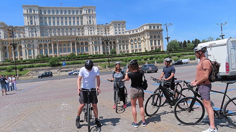 Bucharest Sightseeing Tour - Unirii Square: the Palace of Parliament moment, plus the backup plan