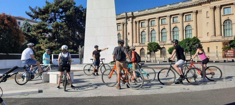 Bucharest Sightseeing Tour - Arch of the Triumph and Aviatorilor Boulevard Highlights on the Return