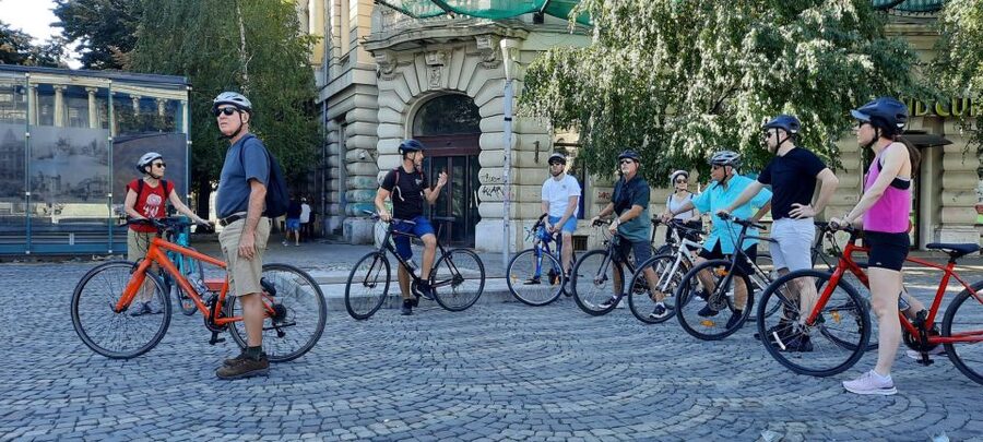 Bucharest Sightseeing Tour - Victoriei Avenue, the Princely Court area, and Palace of Justice drama