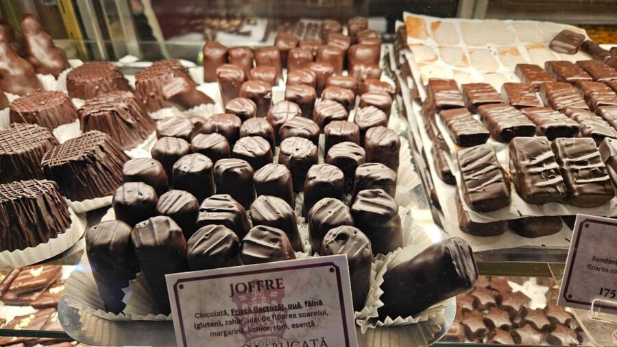 Bucharest: Sweet Delights History and Desserts Walking Tour - What the included sweets add up to, and how to pace them