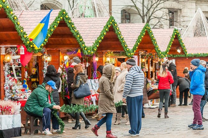 Bucharest: Tour of Christmas traditions & decorations - Stop 2 in University Square: a Christmas market moment plus Romanian wine