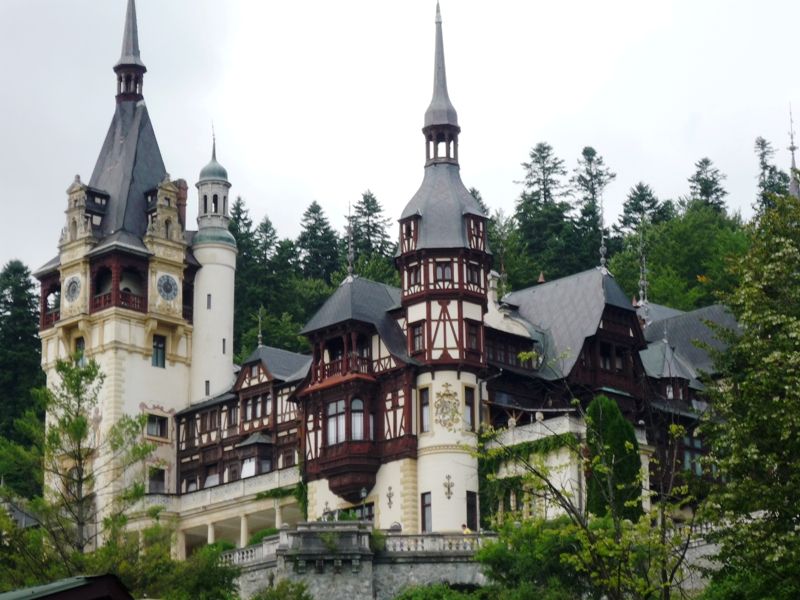 Bucharest: Transylvania and Dracula's Castle 2-Day Tour - Curtea de Arges Monastery: royal foundations before the mountains