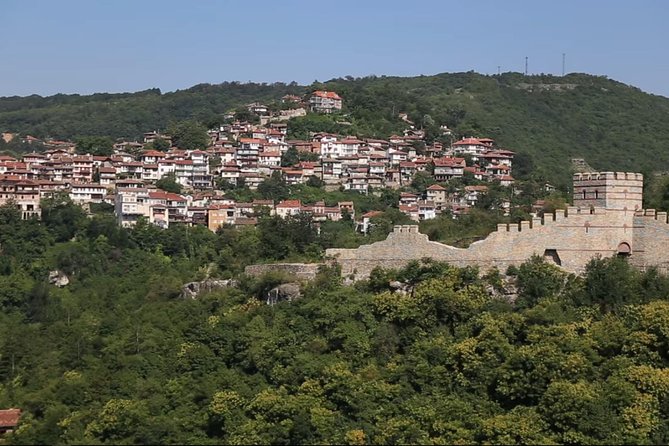 Bulgaria Day Trip: Basarabovo Monastery, Tsarevets & Arbanasi - Tsarevets in Veliko Tarnovo: UNESCO ruins with real medieval drama