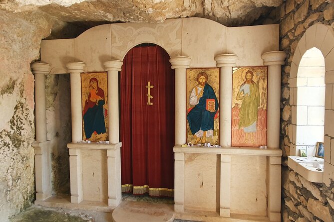 Bulgaria Day Trip - Private Tour from Bucharest - Veliko Tarnavo & Arbanasi - Arbanasi and the Konstantsalieva open-air museum in 1 hour 30 minutes