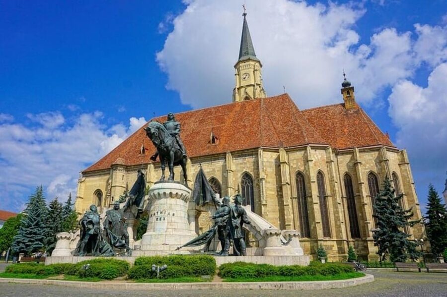 Cluj : Must-See Attractions Walking Tour - Piața Mihai Viteazu: quick orientation with an easy photo moment