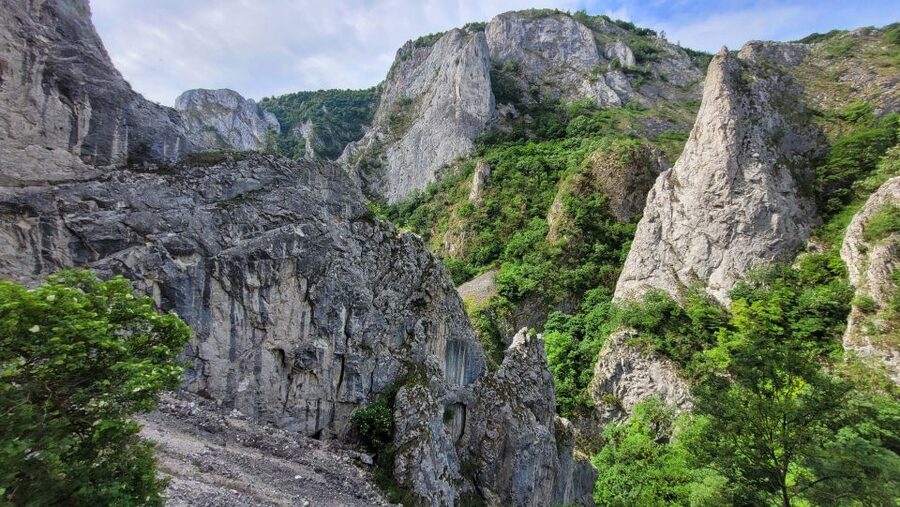 Cluj Napoca: Climbing or Hiking Experience in Turda Canion - The 5-hour flow, step by step, from parking lot to return trail