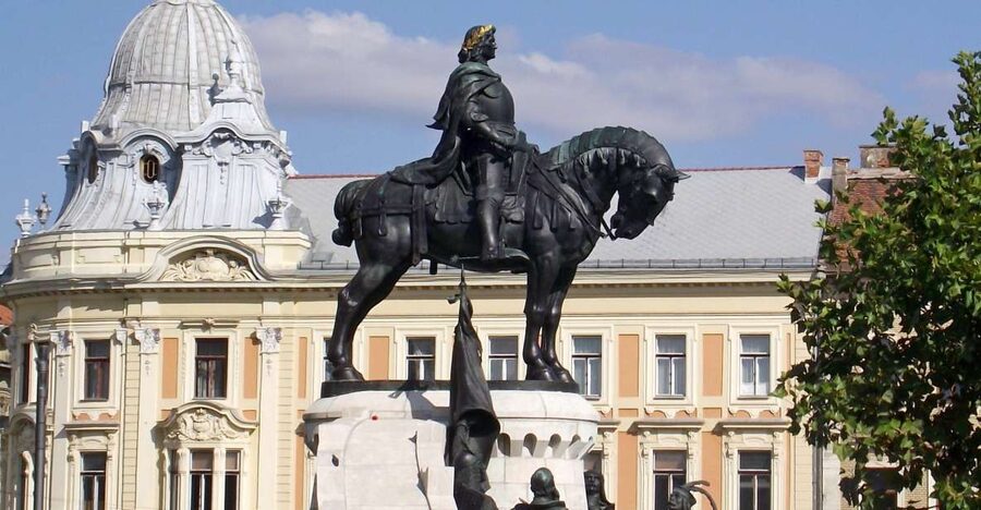 Cluj: Private City Walking Tour - Starting at Piața Muzeului: finding your guide without stress