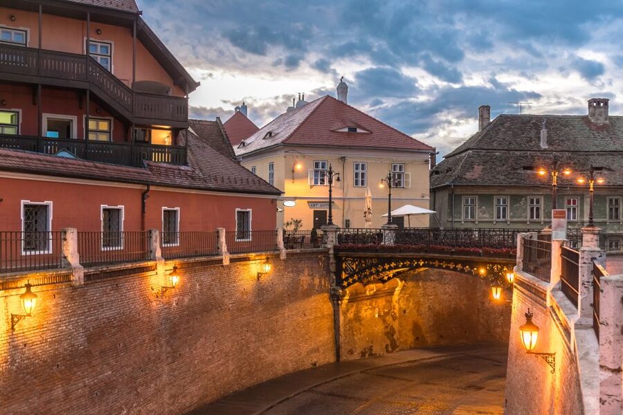 Discover Transylvania: Peles, Bran, Sighisoara in 2 days - Brasov historic center: when time is tight