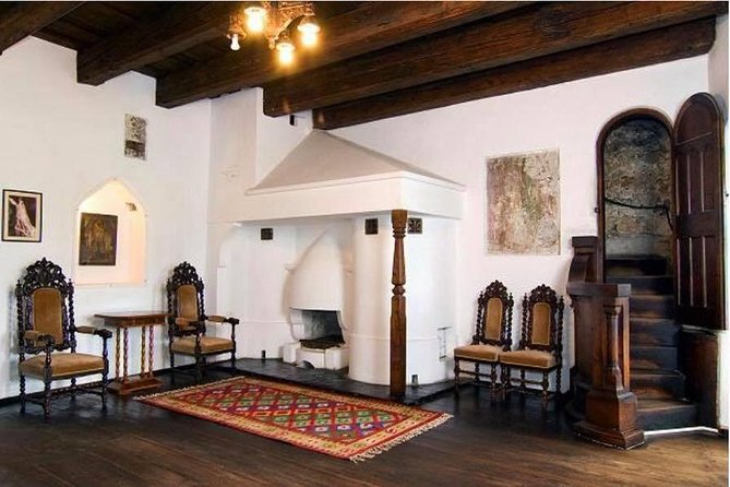 Dracula's Castle, Peles Castle and Brasov - Private Day Trip from Bucharest - Brașov historical center and the Black Church: where the day feels local