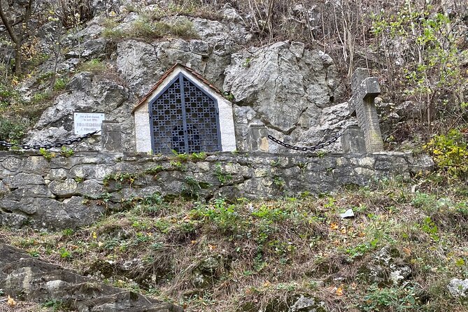 Dracula’s Tour – Vampires, Ghosts and Haunted Places in Bran - Getting started at Bran Castle, then finishing at Queen Mary’s Crypt
