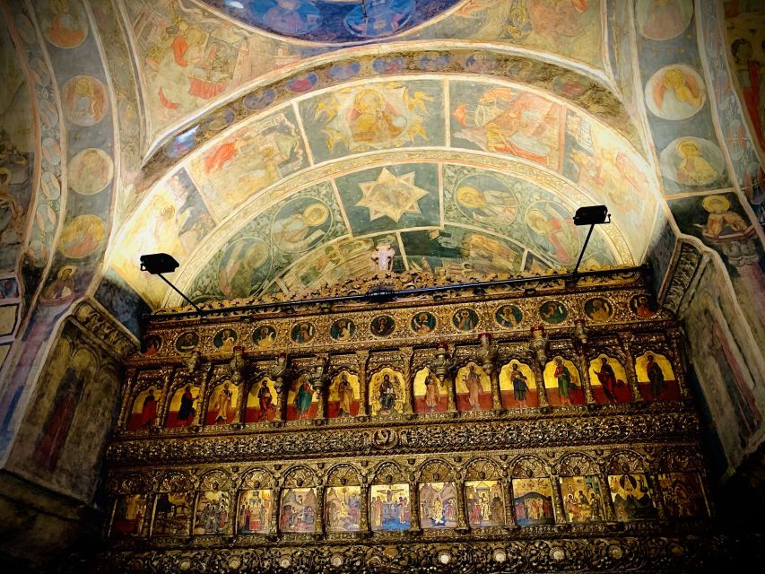 Eastern Orthodox Church Art in Bucharest - How to prepare: modest dress, active churches, and what to bring