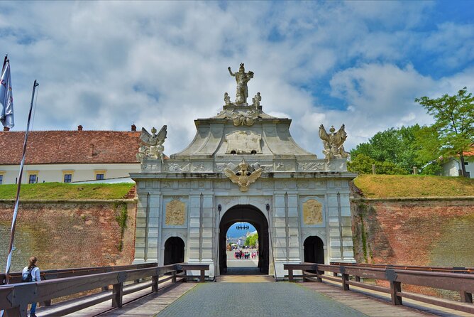 Exclusive Tour: Corvin Castle, Alba Iulia and traditional villages from Sibiu - Orthodox and Catholic churches in one stop: why it feels different
