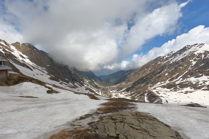 Exclusive Tour on Transfagarasan, Balea Lake, Balea and Capra Waterfalls - Le Lac Balea: the 30-minute lake walk with south-side road views