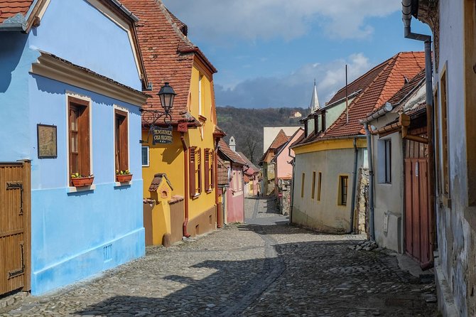 Explore Transylvania Tour 4 days - Day 1: Peles Castle, Bran Castle, and Brasov Old Town