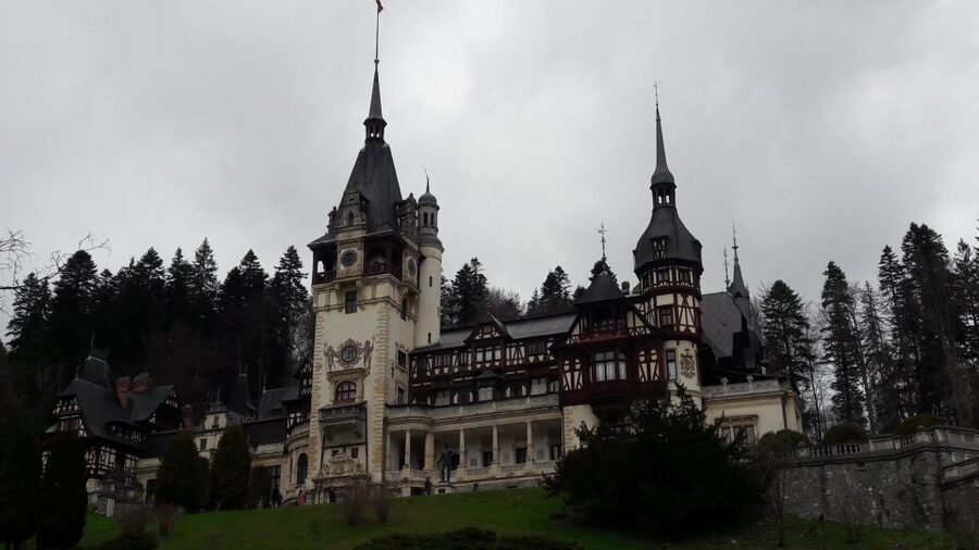 From Brasov: Peles Castle, Bran Castle & Cantacuzino Castle - Lunch in the middle, and how your guide saves you time